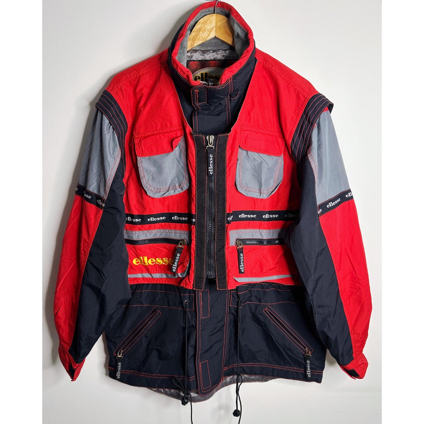 ELLESSE ITALIA MEN’S HOODED WINTER JACKET – SPORTSWEAR WITH UTILITY POCKETS