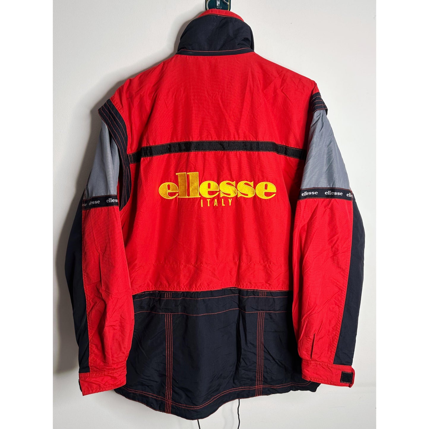 ELLESSE ITALIA MEN’S HOODED WINTER JACKET – SPORTSWEAR WITH UTILITY POCKETS