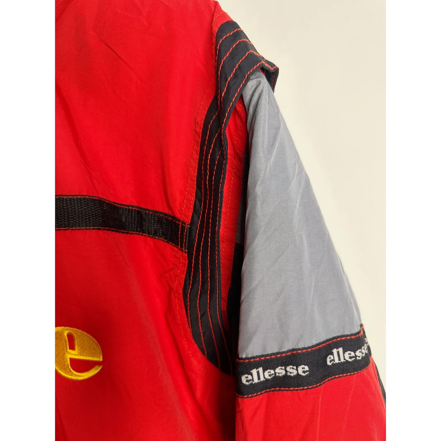 ELLESSE ITALIA MEN’S HOODED WINTER JACKET – SPORTSWEAR WITH UTILITY POCKETS