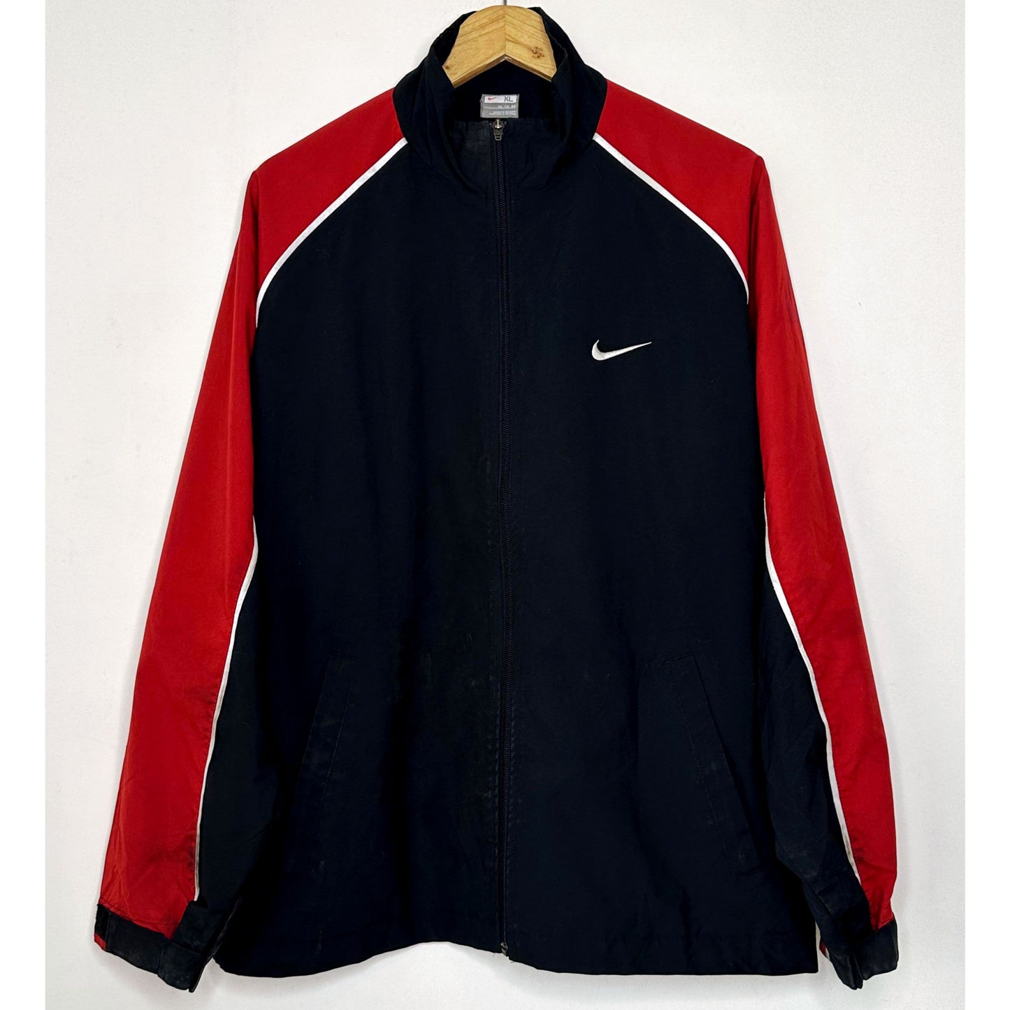 NIKE BLACK & WHITE COLOR SIZE- XL WINDBREAKER JACKETS