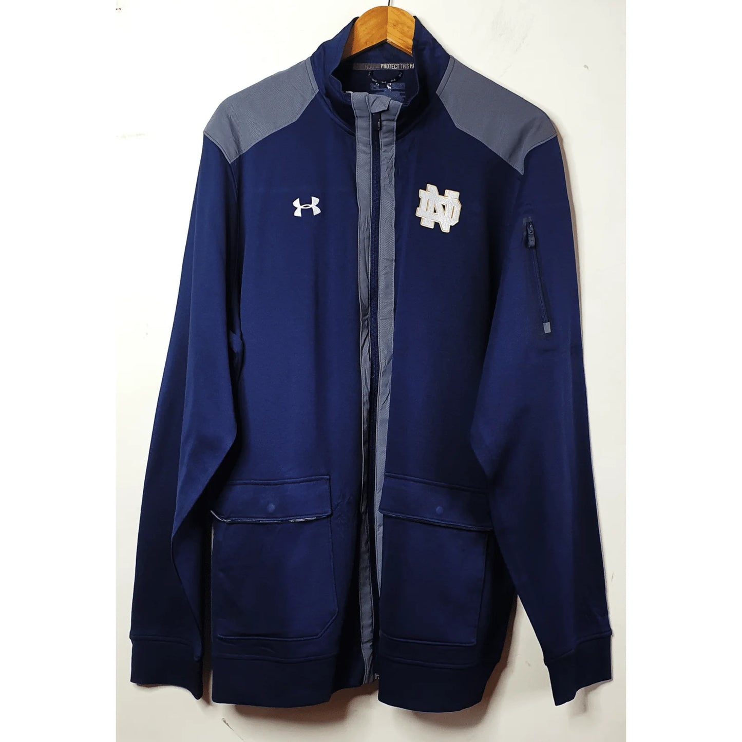 UNDERARMOUR NOTRE DAME  SIZE: 2XL / 3XL JACKET