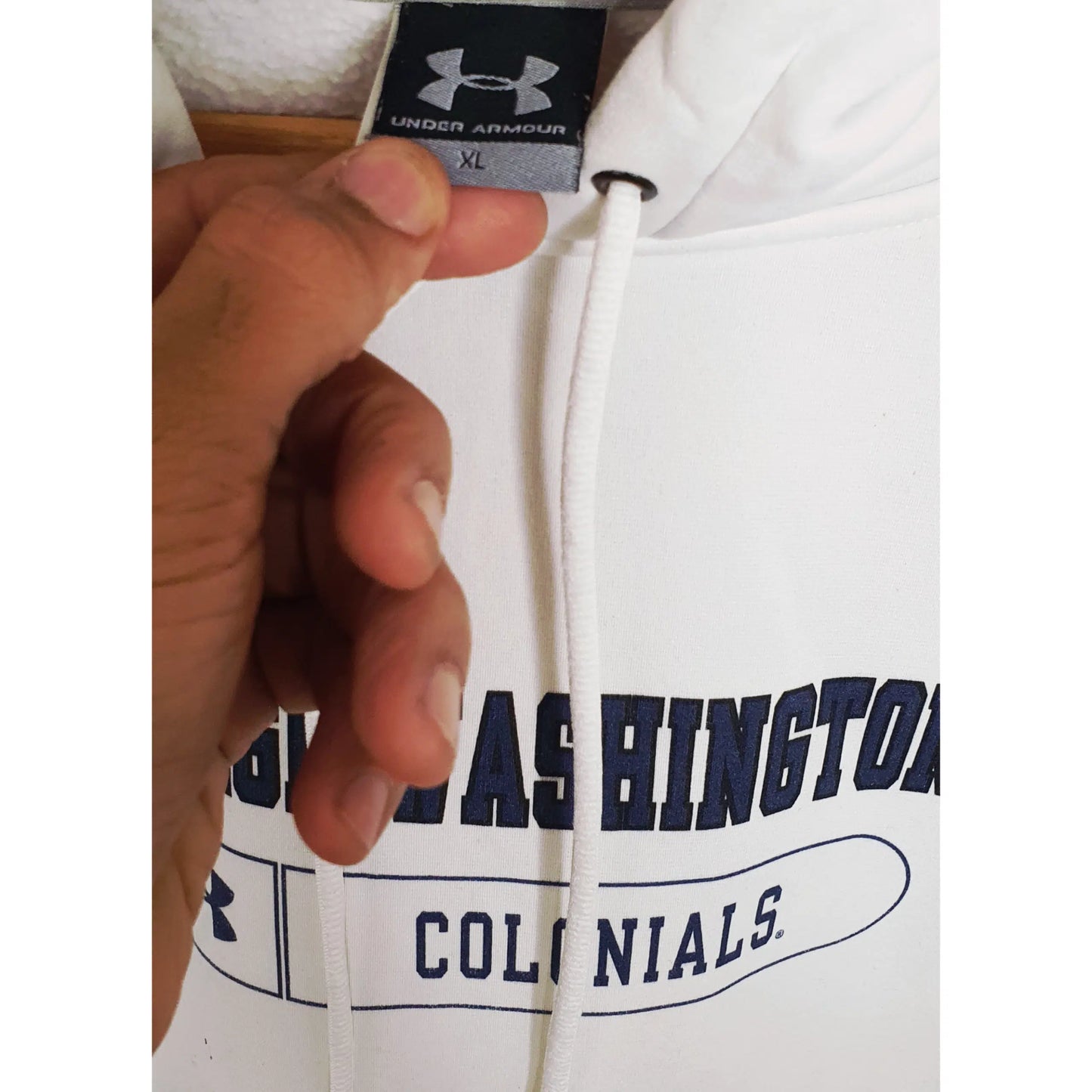 UNDERARMOUR COLONIALS WHITE HOODIE SIZE :L