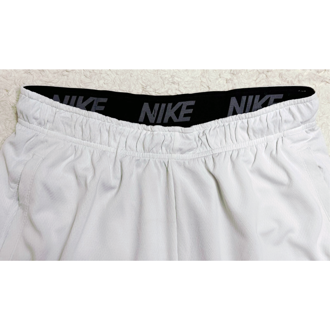 NIKE WHITE SIZE L SHORTS