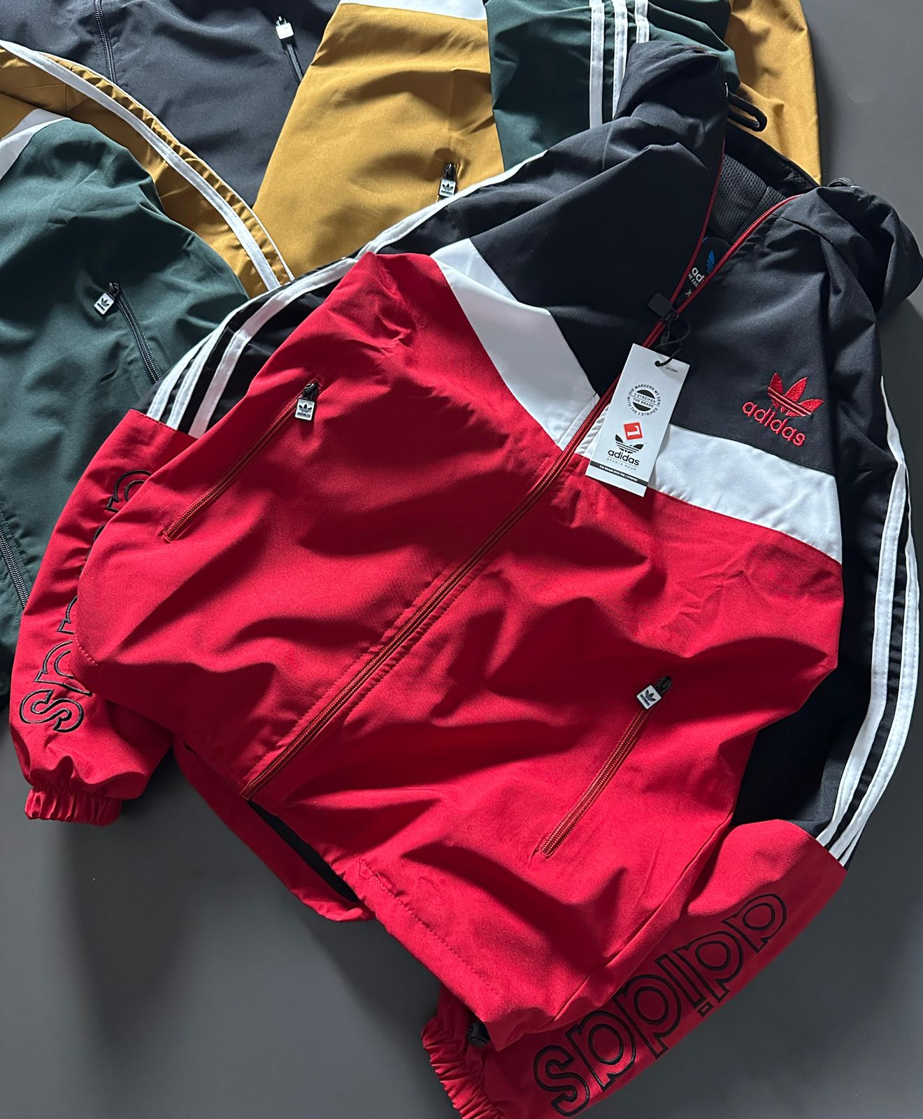 ADIDAS ORIGINALS RED BLACK WHITE WINDBREAKER  JACKET FULL ZIP ( Waterproof)