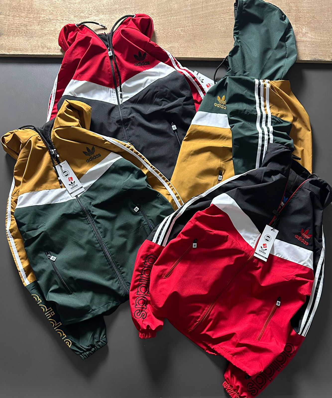 ADIDAS ORIGINALS BLACK WHITE RED WINDBREAKER  JACKET FULL ZIP FULLY WATERPROOF.
